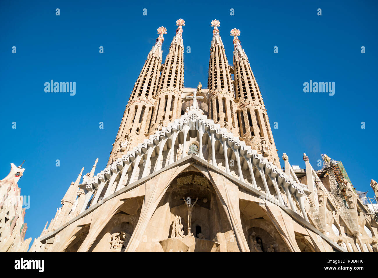 Die Fassade der Sagrada Familia, dem Wahrzeichen in Barcelona Stockfoto