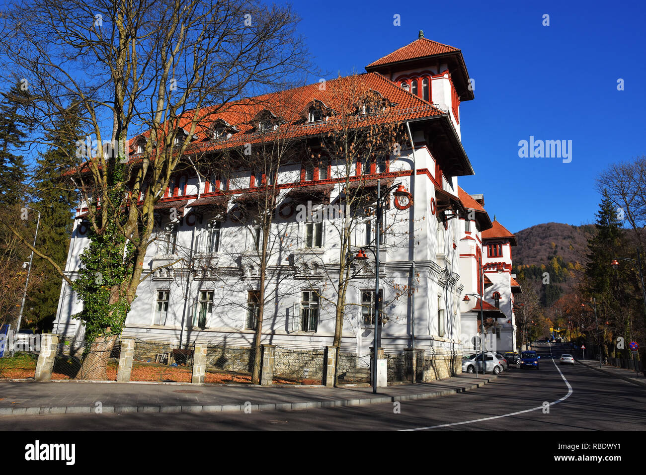 Hotel Caraiman, Denkmalschutz und Nationales Erbe, eines der ältesten Hotels der Stadt Sinaia, Prahova Valley, Rumänien. Stockfoto