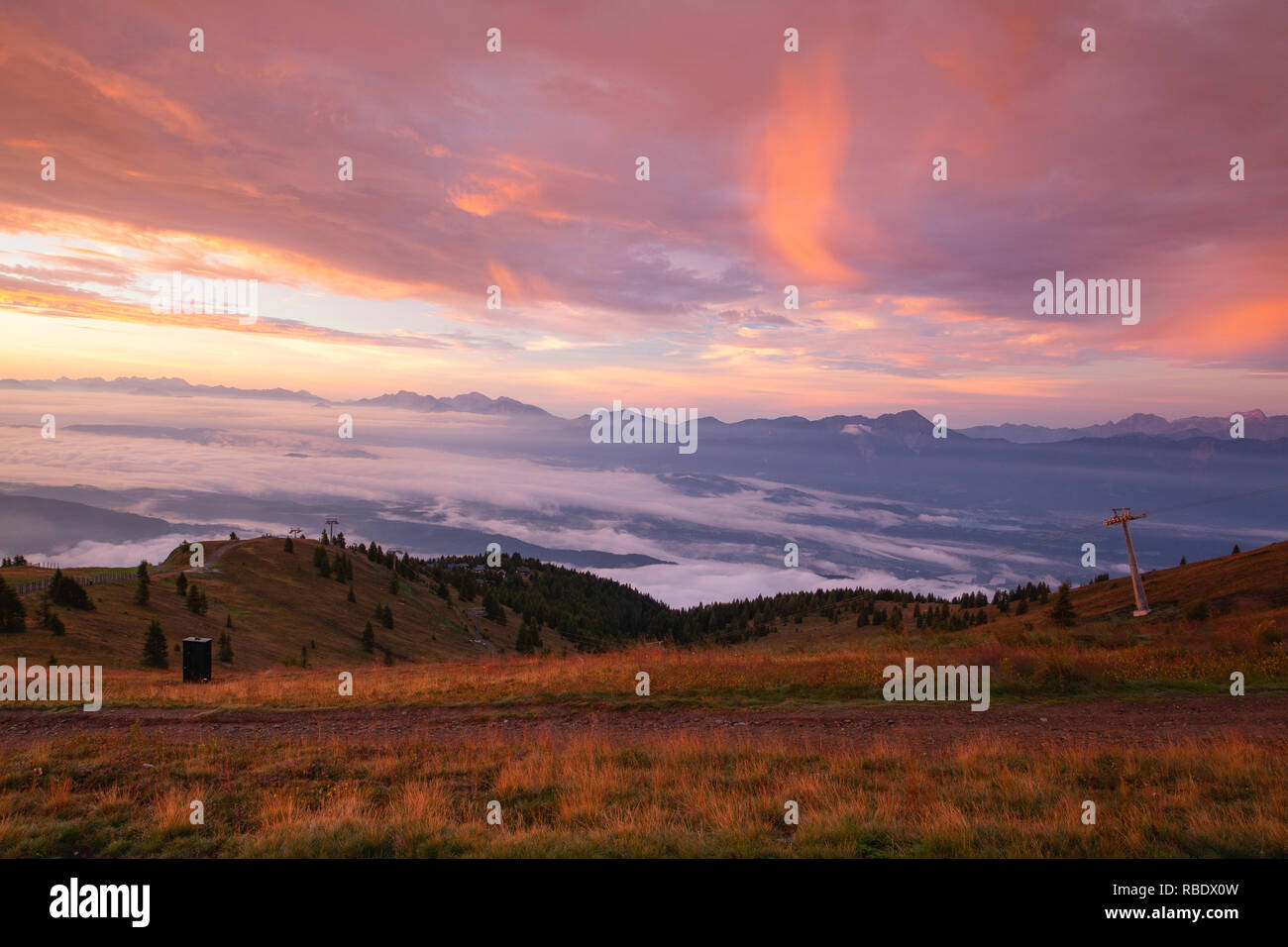 Herbst morgen in Ski Resort, Karnischen Alpen, Österreich Stockfoto