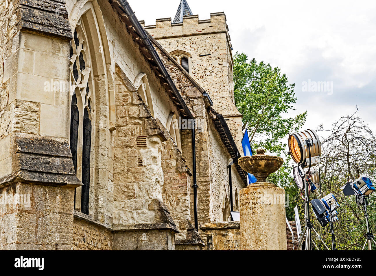 Grantchester (Cambridge, England): Kirche St. Andreas und Maria - Dreharbeiten für TV-Serie Stockfoto