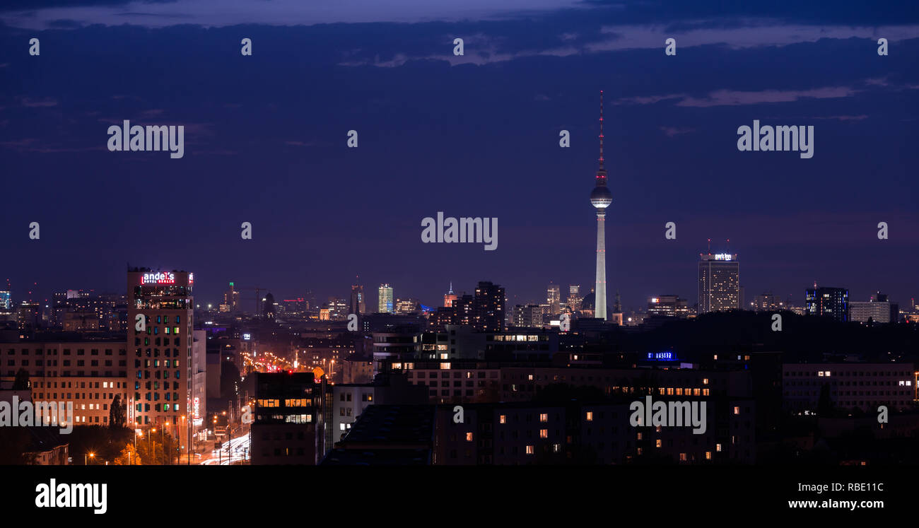 Berlin, Hauptstadt Skyline, blaue Stunde Stockfoto