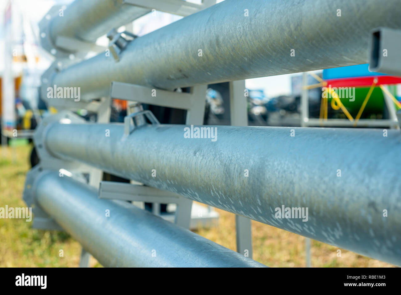 Metallrohre in die Ausstellung, neue Samples, abgenutzt Textur Stockfoto