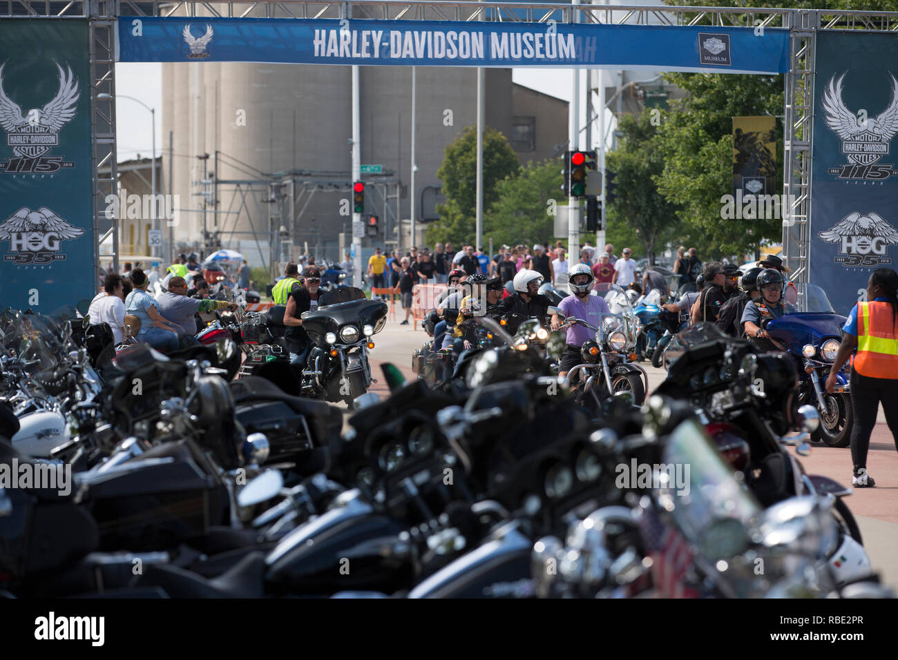 Motorradfahrer aus aller Welt nehmen an die 115-Jahr-Feier Harley-Davidson Event in der Innenstadt von Milwaukee, Wisconsin Stockfoto