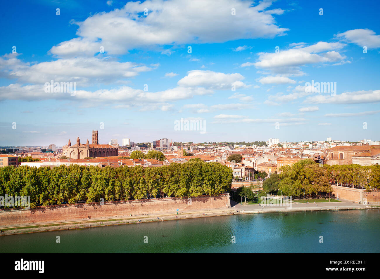 Ufer der Garonne und Toulouse Stadtbild Stockfoto