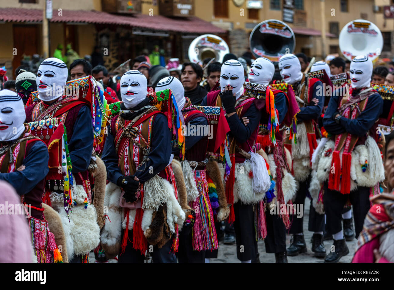 Tänzerinnen und Tänzer in farbenprächtigen Kostüme, religiöse Prozession gekleidet, Fiesta del Senor de Choquekilca (Fest des Herrn der Choquekilca), Arequipa, Cusco, Stockfoto