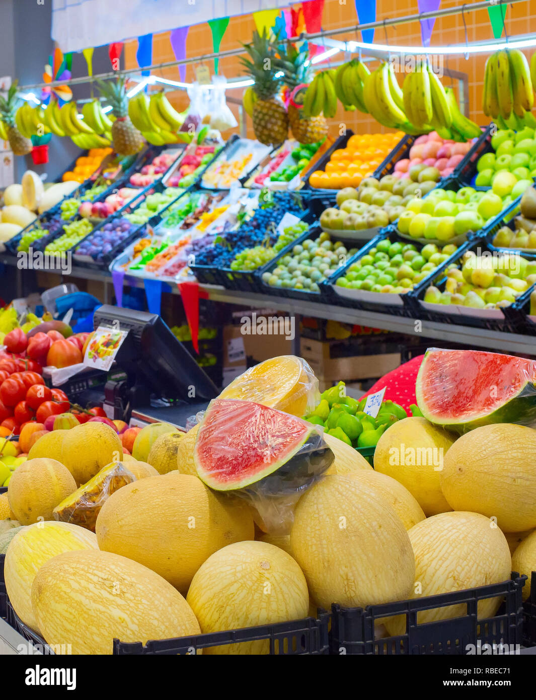 Wassermelone, Melone und anderen Früchten auf den Markt Bolhao in Porto, Portugal Stockfoto