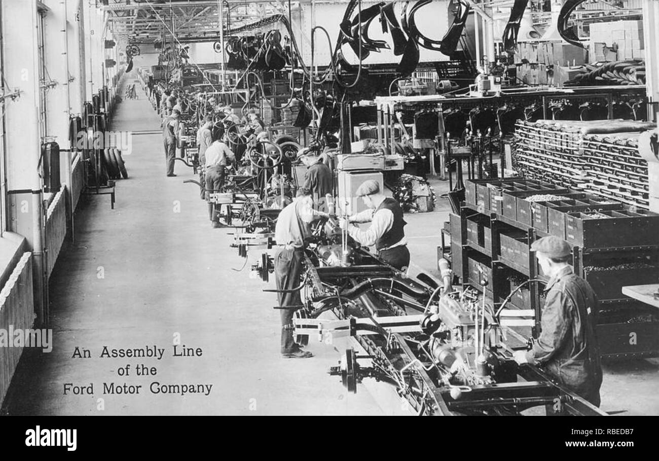 FORD MOTOR COMPANY. Produktionslinie im Albert Khan entworfen River Rouge Factory 1930. Beachten Sie die große Fenster und ein großzügiges Raumangebot. Stockfoto
