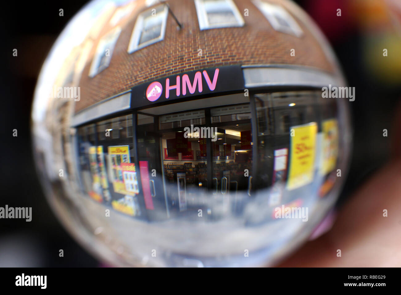 Allgemeine Ansichten des HMV Musik und Filme speichern in Chichester, West Sussex, UK. Stockfoto