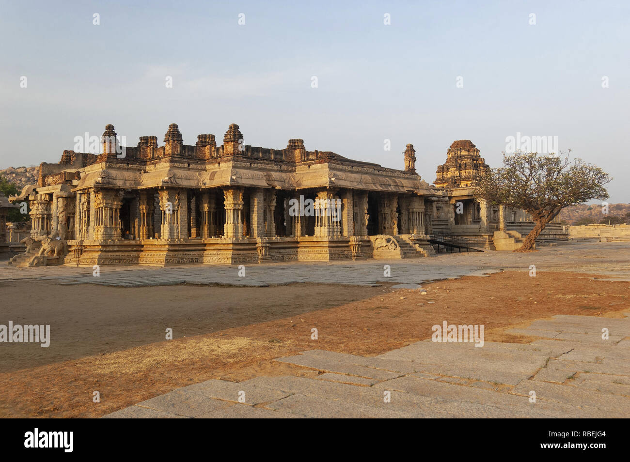 Vittala Tempel Fassade an Hampi, Karnataka, Indien Stockfoto