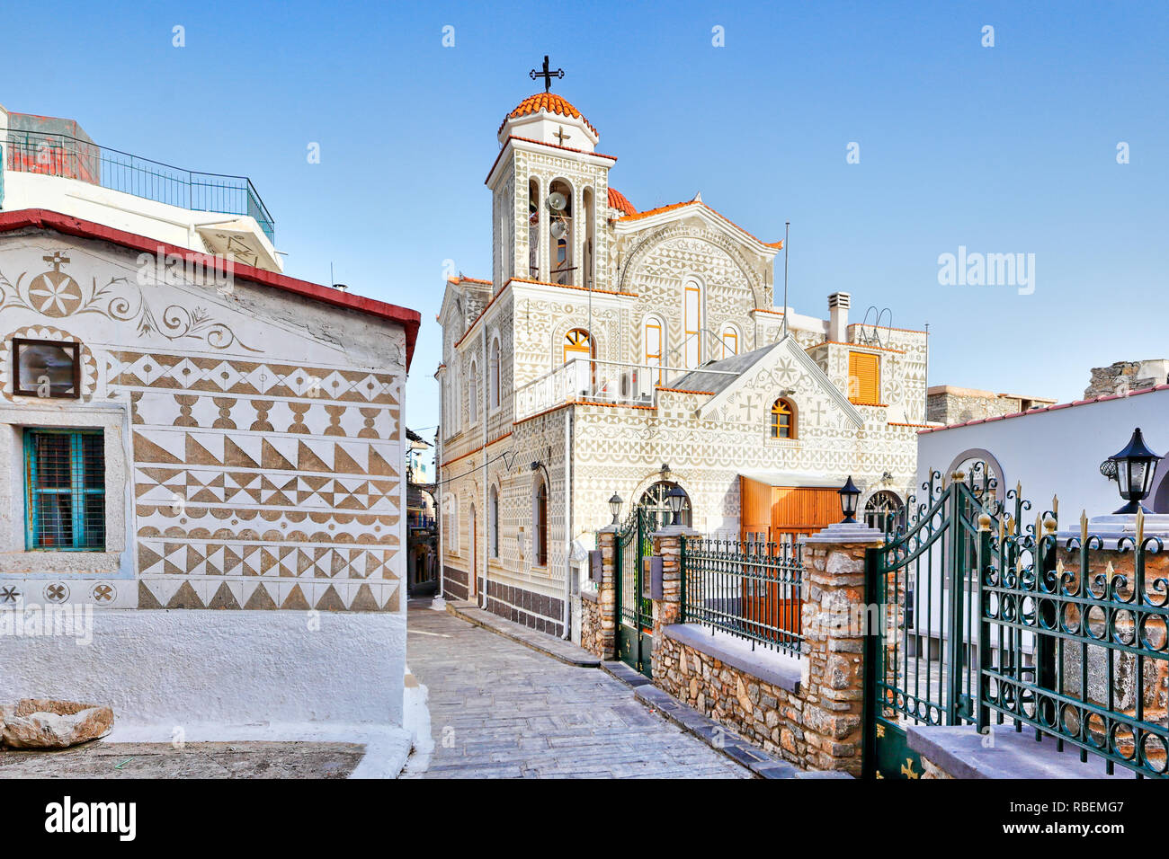 Kato Panagia Kirche (eisodia Theotokou) mit dem Scratch Muster, die in der mittelalterlichen Dichtmasse Dorf Pyrgi auf der Insel Chios, Griechenland Stockfoto