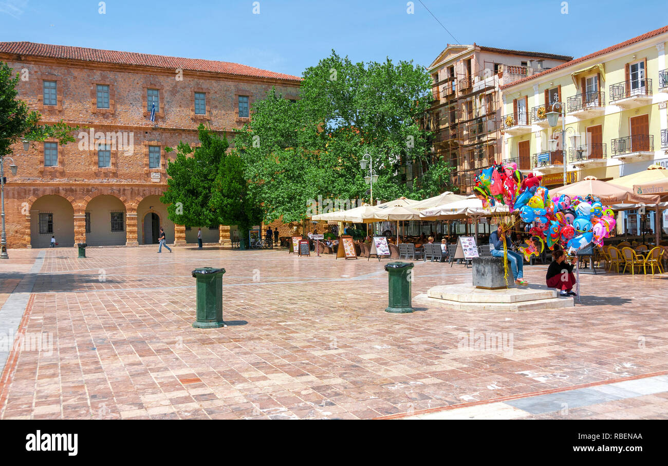 Den Syntagma-Platz, Nafplio oder Nafplion, (die ehemalige Hauptstadt von Griechenland) Peloponnes, Griechenland Stockfoto