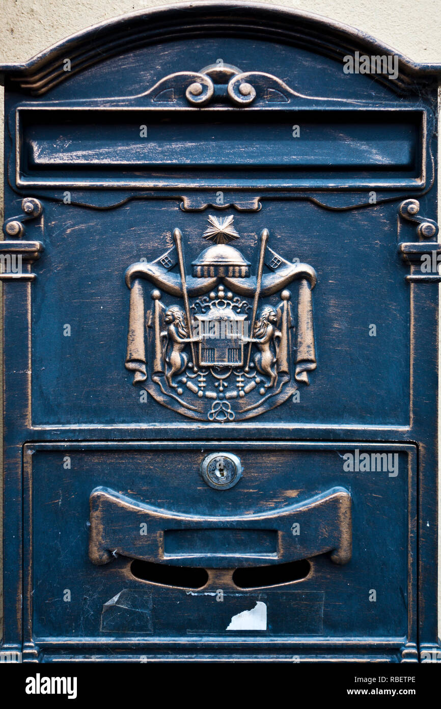 Klassische Bügeleisen eingerichtete Mailbox Stockfoto