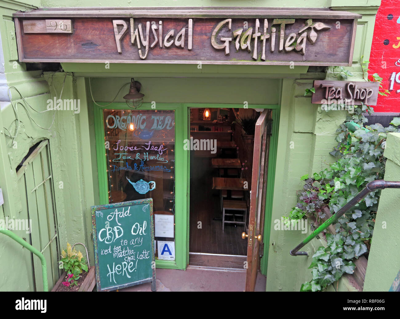 Physische Graffitea (Physical Graffiti) nach Led Zeppelin album, Cafe, 96 St Marks Pl, New York, NY 10009, USA Stockfoto