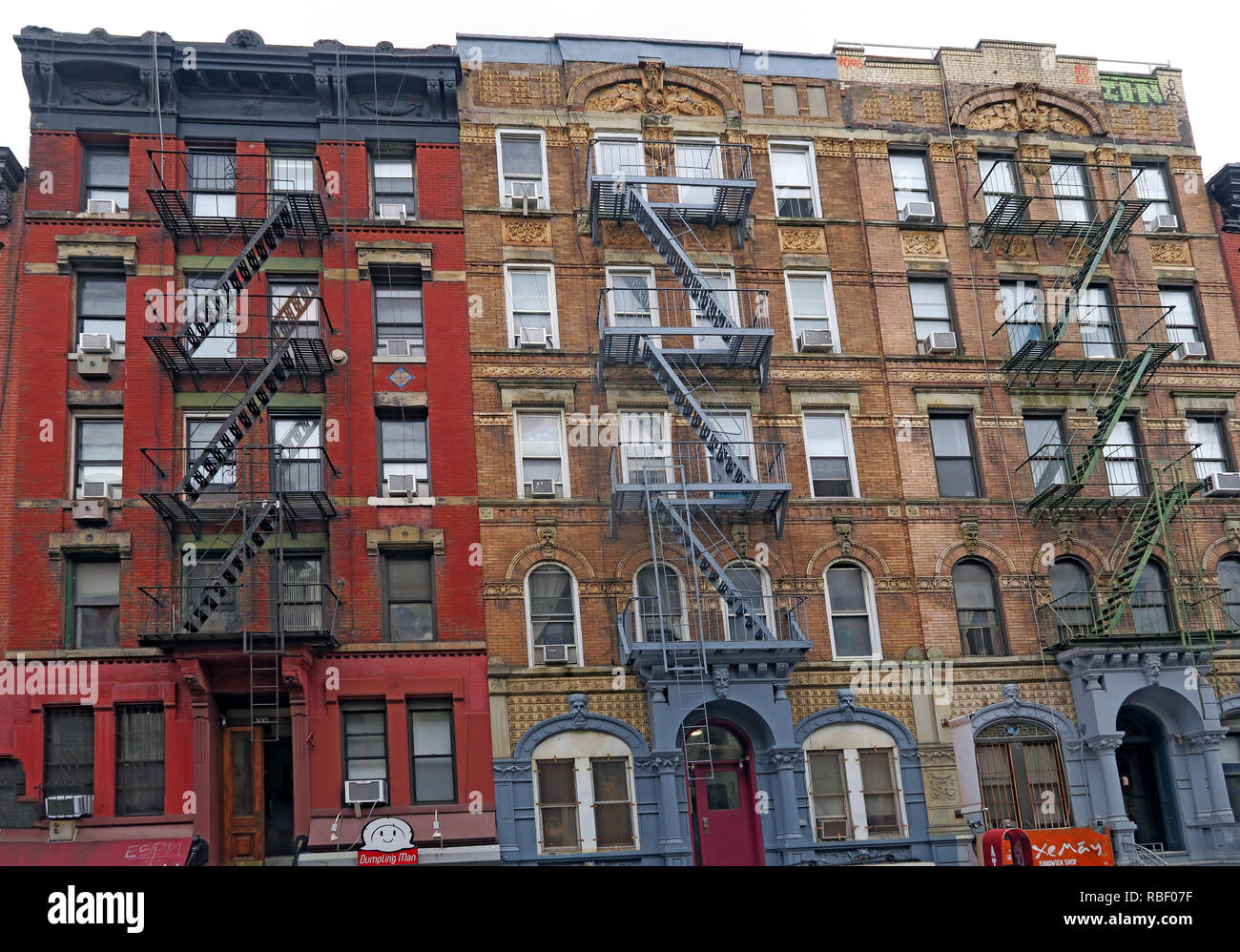 98, Saint Mark's Place, East Village, Manhattan Zeppelin Abdeckung mietskasernen von physischen Graffiti album Led, New York City, NY Stockfoto