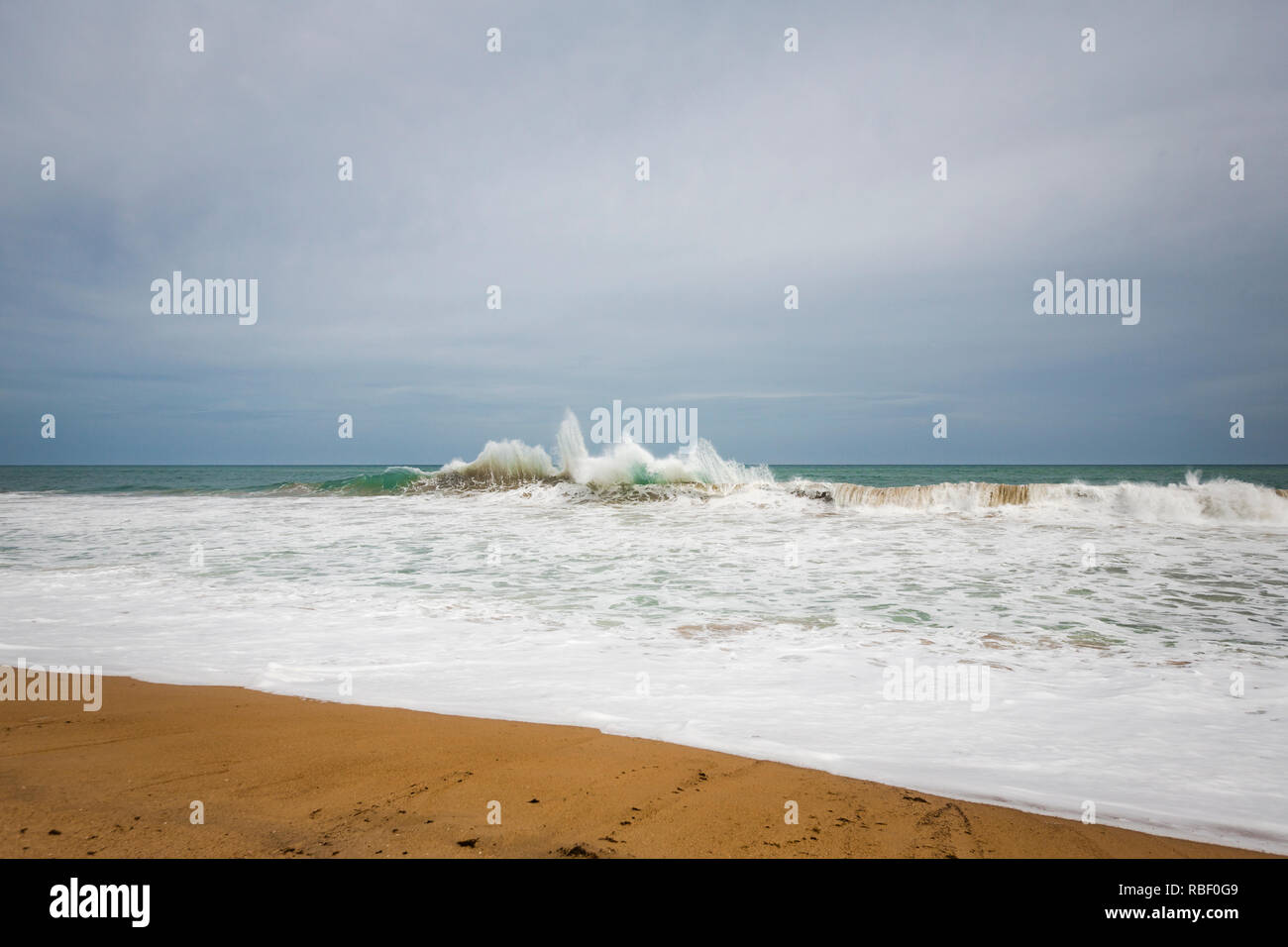 Strand in Ouidah von der Bucht von Benin in den Golf von Guinea. Atlantique Department, Benin, Afrika Stockfoto