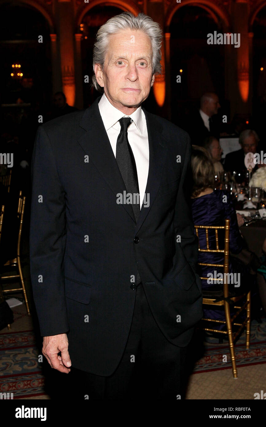NEW YORK, NY - 17. April: Michael Douglas nimmt an der 6. jährlichen Opera News Auszeichnungen auf der Plaza Hotel am 17. April 2011 in New York City. (Foto von Steve Mack/S.D. Mack Bilder) Stockfoto