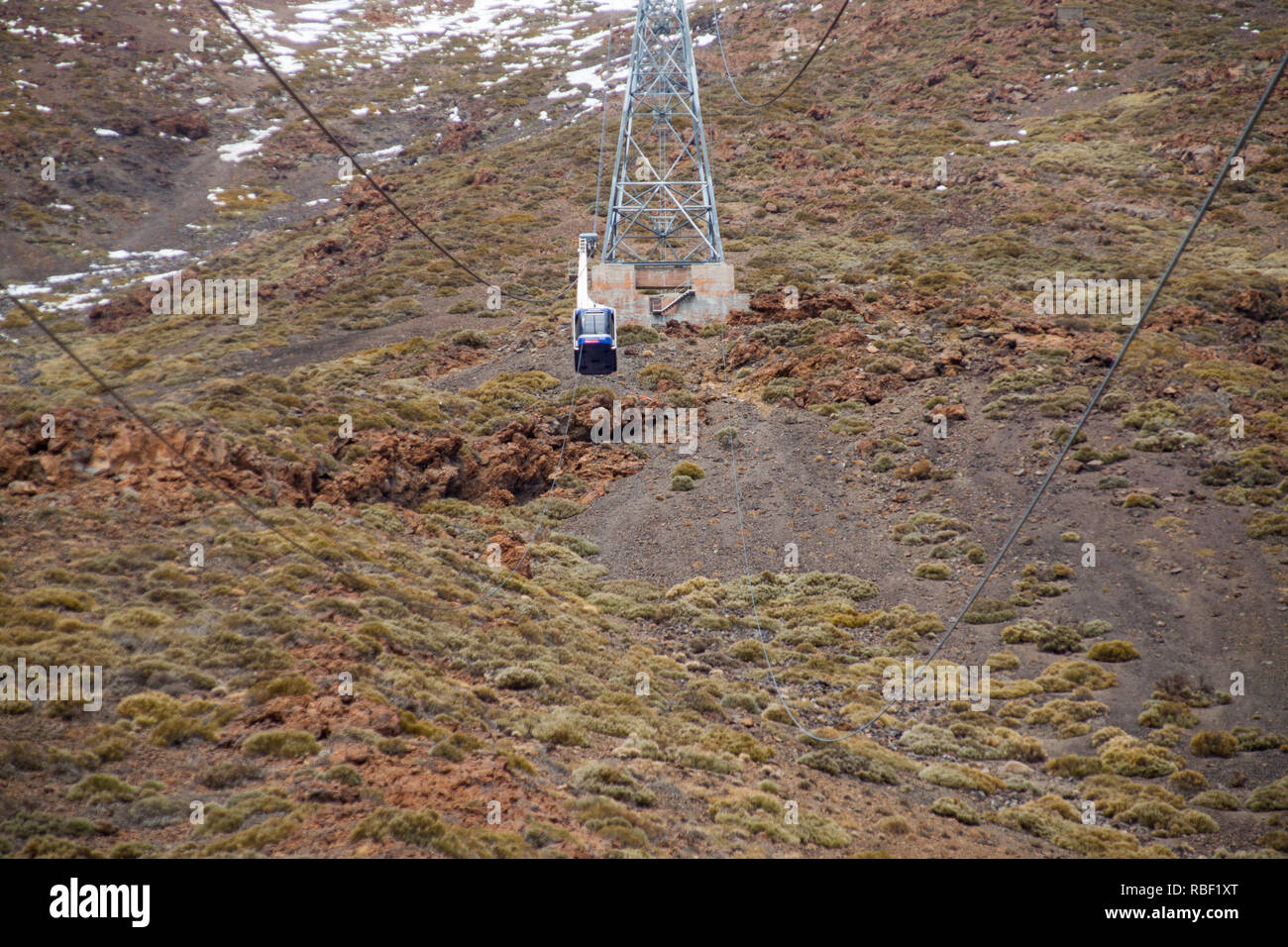 Ein schönes Foto von einer Seilbahn (Aerial Lift) auf den Gipfel des Vulkan Teide auf Teneriffa Stockfoto