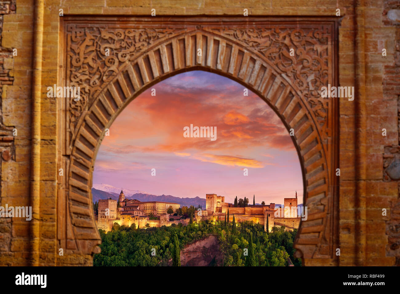 Alhambra Alhambra Granada arch Abbildung mit Sonnenuntergang Foto mount Stockfoto