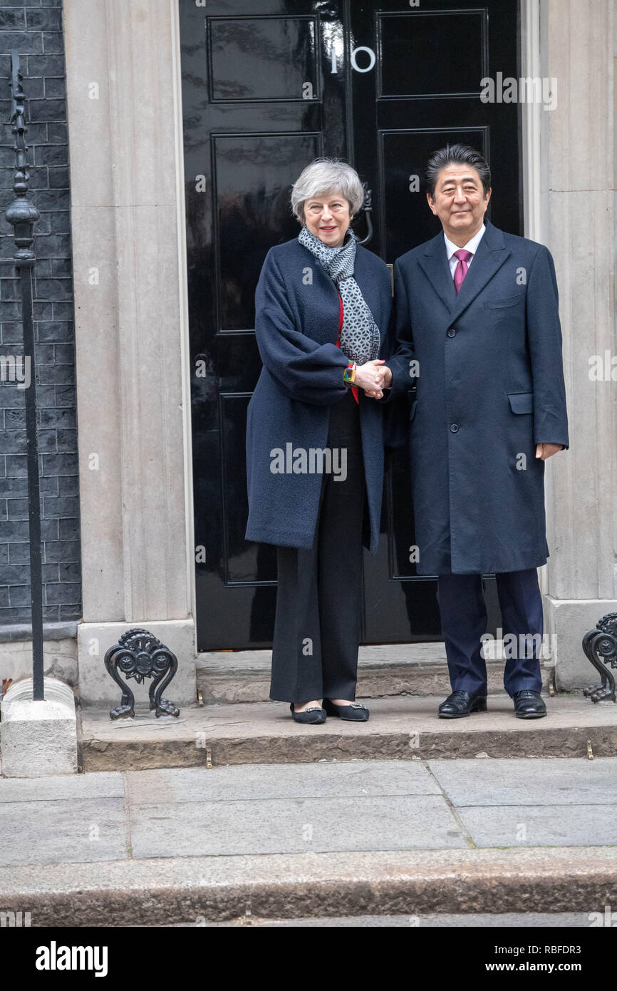 London, Großbritannien. 10. Januar 2019, Shirizo Abe Premierminister von Japan, besuche Theresa May MP PC, Premierminister in Downing Street 10, London, UK. Credit: Ian Davidson/Alamy leben Nachrichten Stockfoto