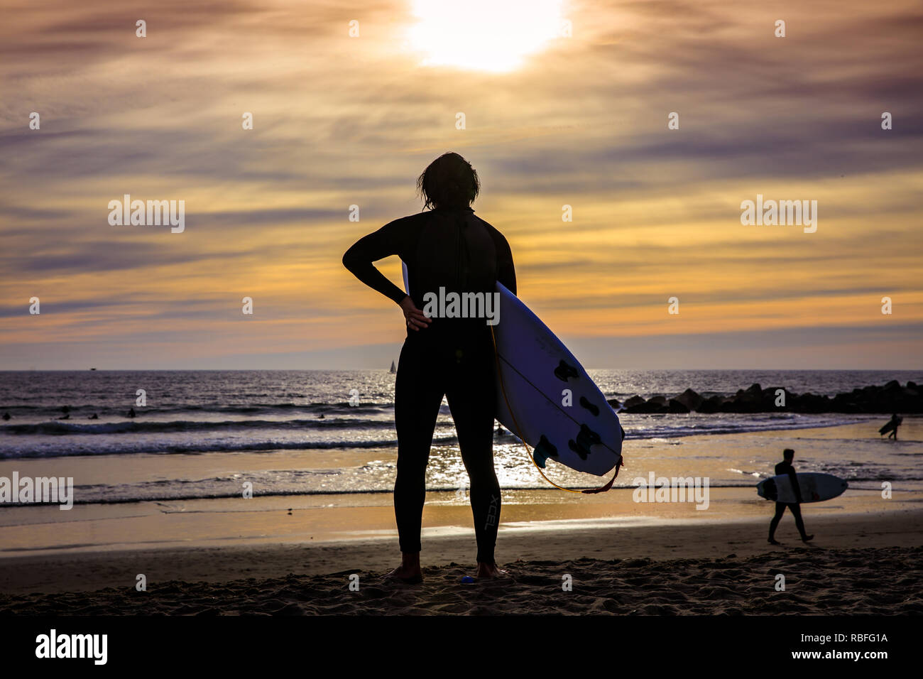Venice Beach, Los Angeles, USA. 9. Jan 2019. Surfer auf Venice Beach, Los Angeles Credit: Oliver Dixon/Alamy leben Nachrichten Stockfoto