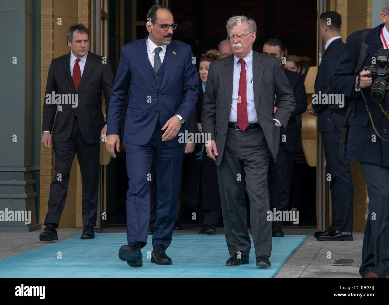 Der nationale Sicherheitsberater John Bolton und Marine Corps Gen. Joe Dunford, Vorsitzender des Generalstabs, Treffen mit türkischen nationalen Sicherheitsberater Ibrahim Kalin im Presidential Komplex in Ankara, Türkei, Jan. 8, 2019. (DOD Foto von Marine Petty Officer 1st Class Dominique A. Pineiro) Stockfoto