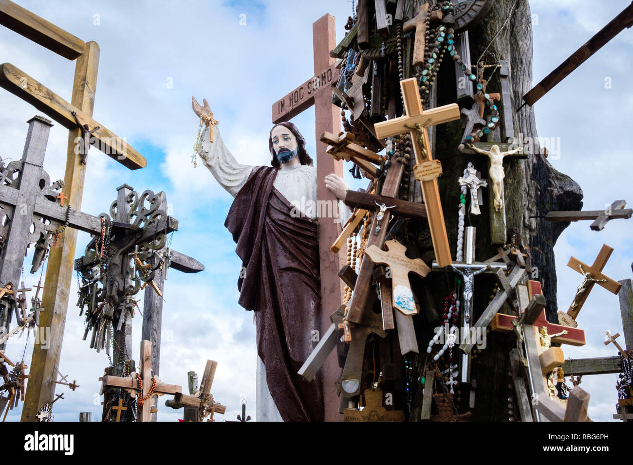 Litauen, Siauliai: der Berg der Kreuze. Der Berg der Kreuze, ein Wallfahrtsort, das Symbol des Litauischen Widerstand gegen fremde Eindringlinge, mit über 100.000 Stockfoto