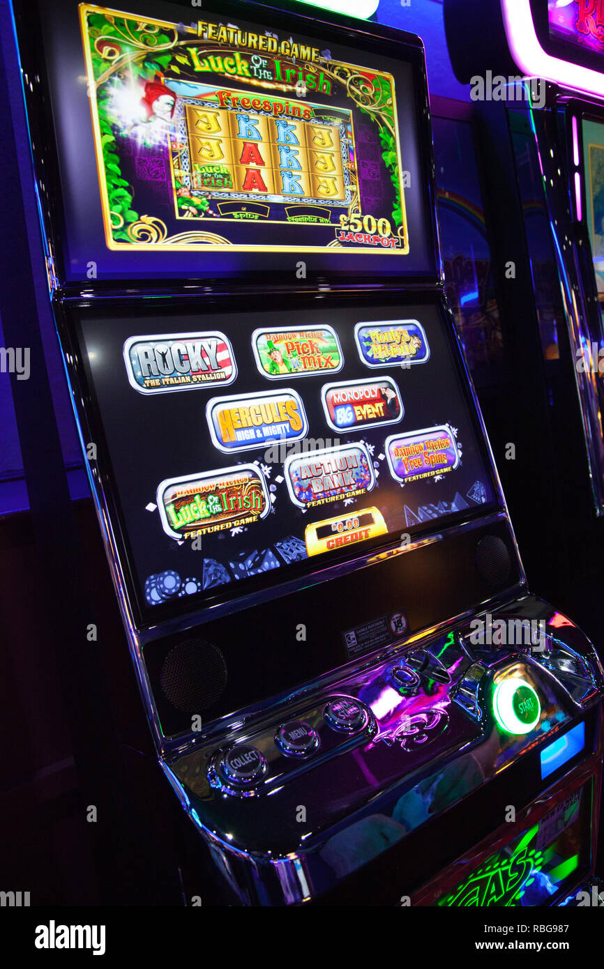 high-stakes-spielewetten-zu-festen-quoten-terminals-in-einem-casinoerwachsene-nur-entertainment-center-in-grossbritannien-rbg987.jpg