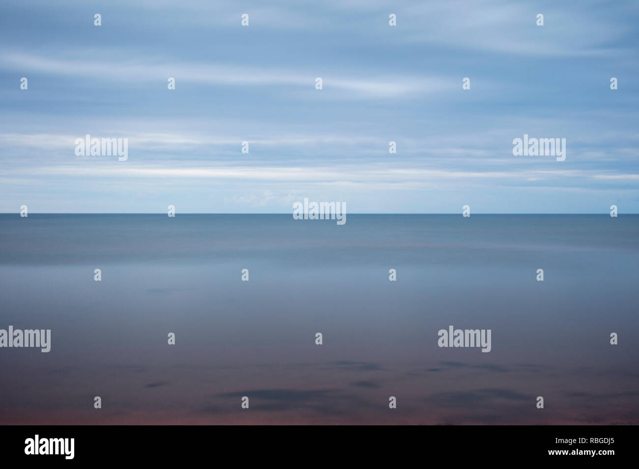 JACQUES CARTIER PROVINCIAL PARK, PRINCE EDWARD ISLAND, Kanada - 6. Juli 2018: Gewitterwolken über den Golf von St. Lawrence. (Ryan Carter) Stockfoto