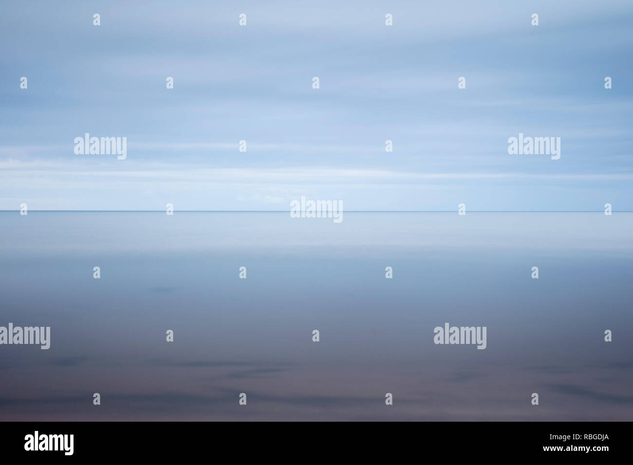 JACQUES CARTIER PROVINCIAL PARK, PRINCE EDWARD ISLAND, Kanada - 6. Juli 2018: Gewitterwolken über den Golf von St. Lawrence. (Ryan Carter) Stockfoto