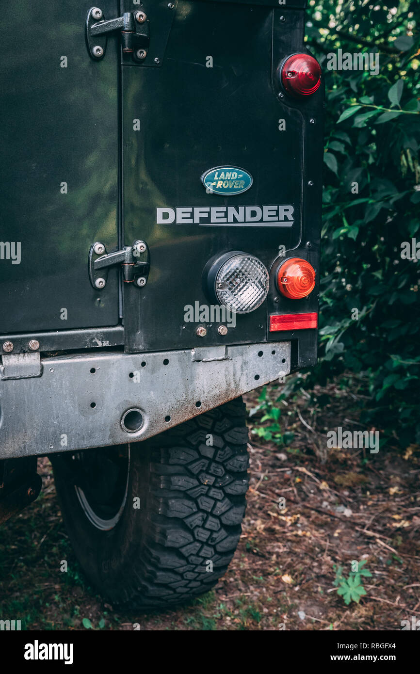 Land Rover Defender in der Wildnis Stockfoto