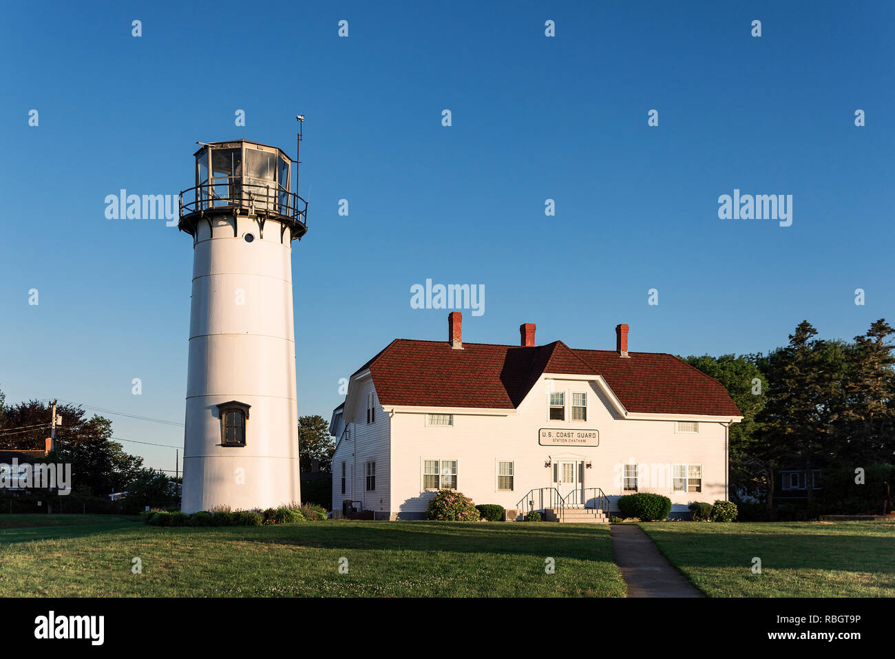 Chatham-Licht und Coast Guard Station, Chatham, Cape Cod, Massachusetts, USA. Stockfoto