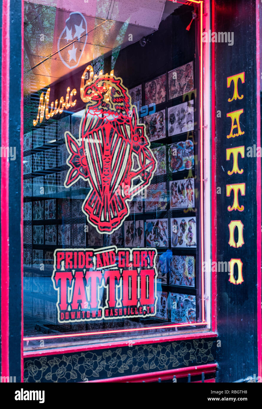 Tattoos tattoo shop Fotos und Bildmaterial in hoher Auflösung Alamy