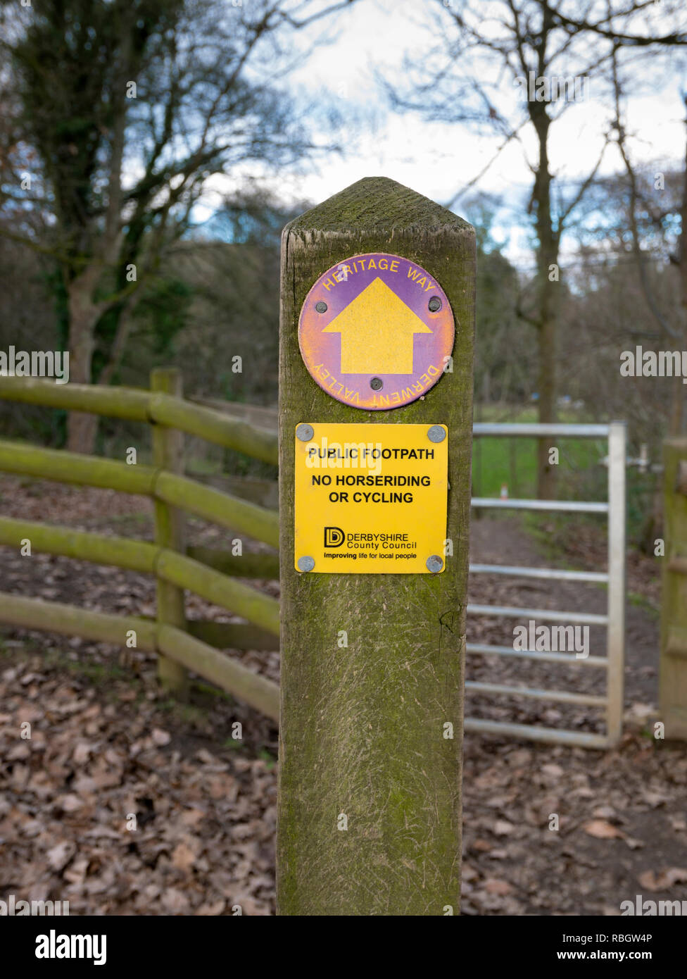 Waymarker, Derwent Valley Heritage Art und Weise, in der Nähe von Hathersage, Derbyshire, England, UK. Stockfoto