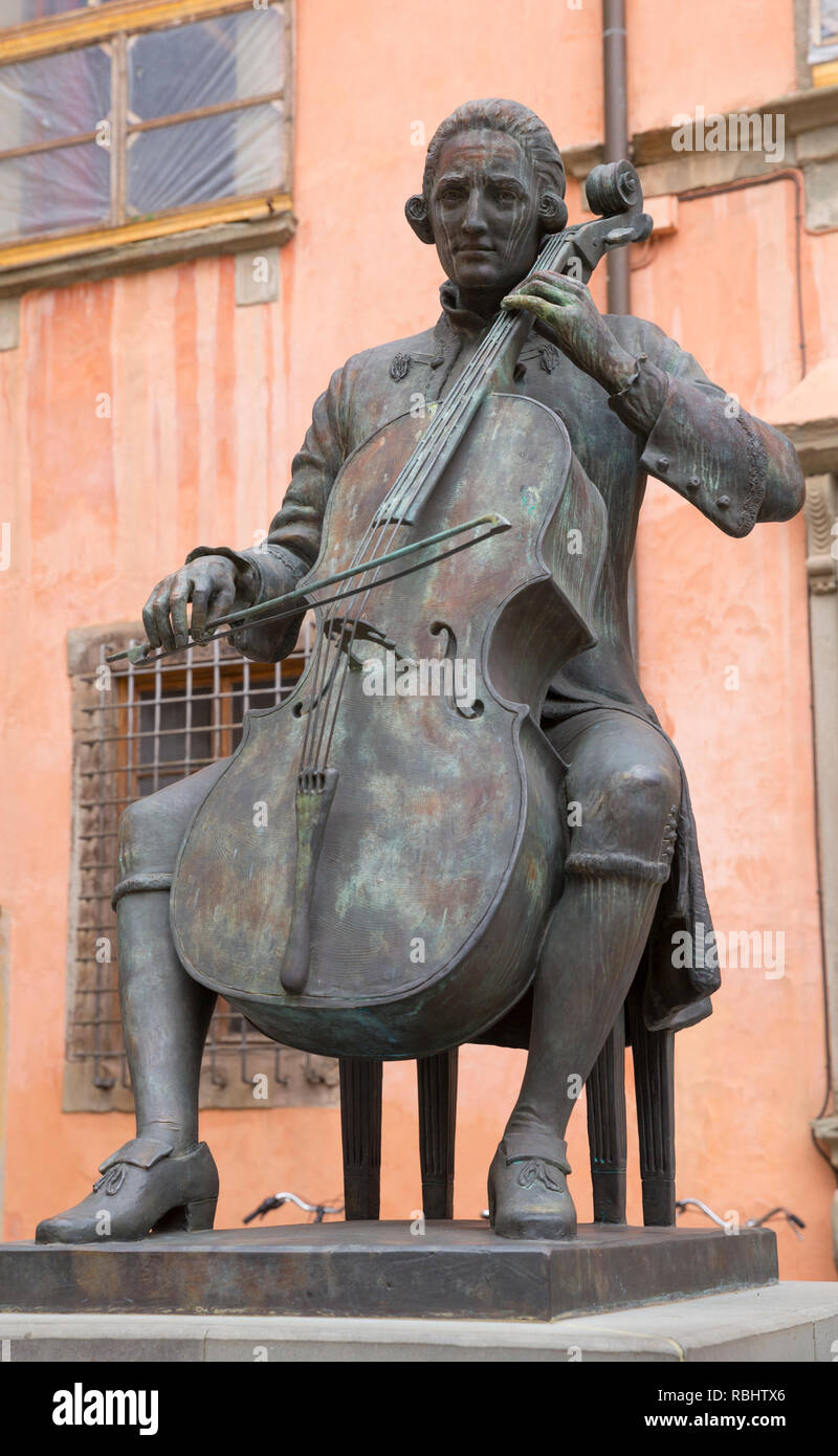 Statue Von Luigi Boccherini In Lucca Toskana Italien Stockfotografie