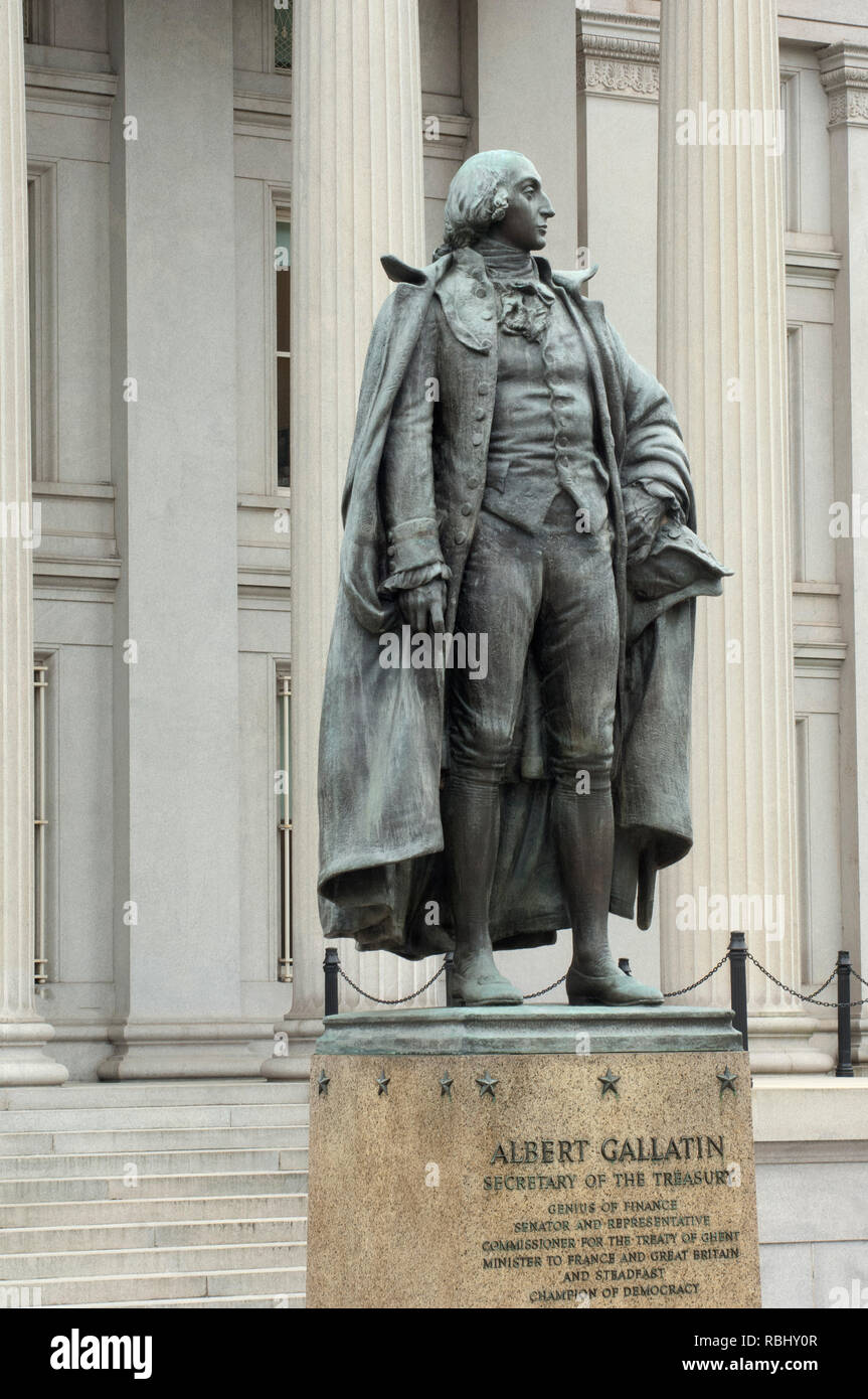 Statue von Albert Gallatin außerhalb des U.S. Treasury Building, Washington, DC. Digitale Fotografie Stockfoto