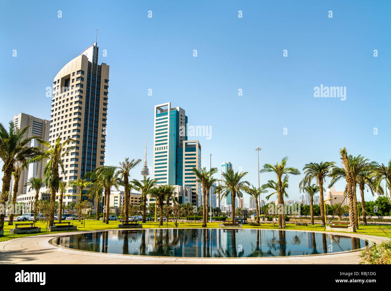 Skyline von Kuwait City im Al Shaheed Park Stockfoto