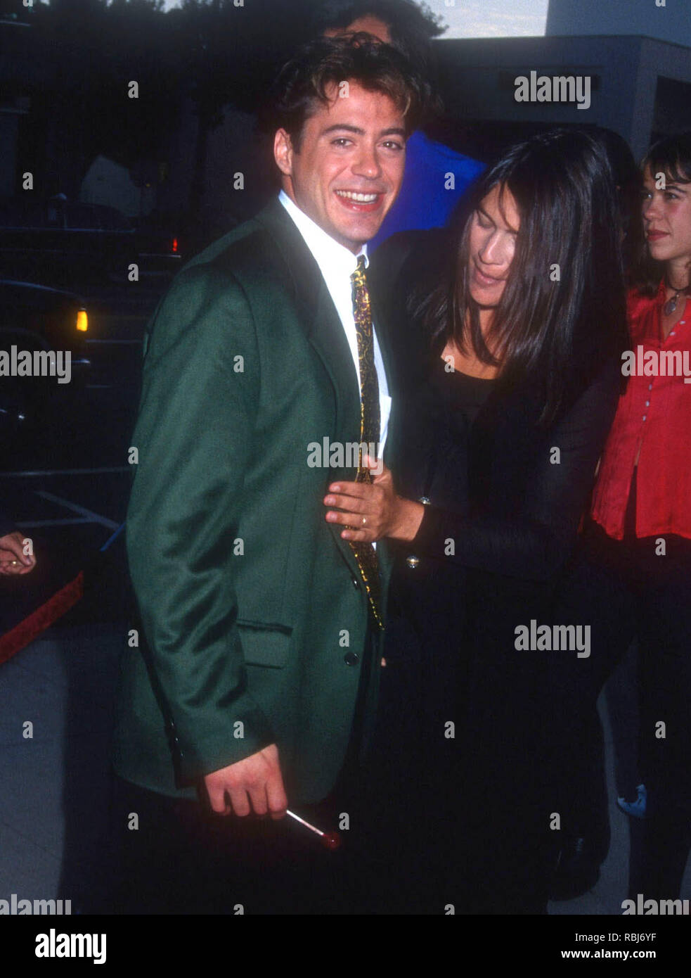 Beverly Hills Ca 11 August Schauspieler Robert Downey Jr Und Frau Deborah Falconer Universal Pictures Herzen Und Seelen Premiere Am 11 August 1993 An Der Akademie Theater In Beverly Hills Kalifornien Beverly Hills Ca 11 August Schauspieler Robert Downey Jr Und Frau Deborah Falconer Universal Pictures Herzen Und Seelen Premiere Am 11 August 1993 An Der Akademie Theater In Beverly Hills Kalifornien