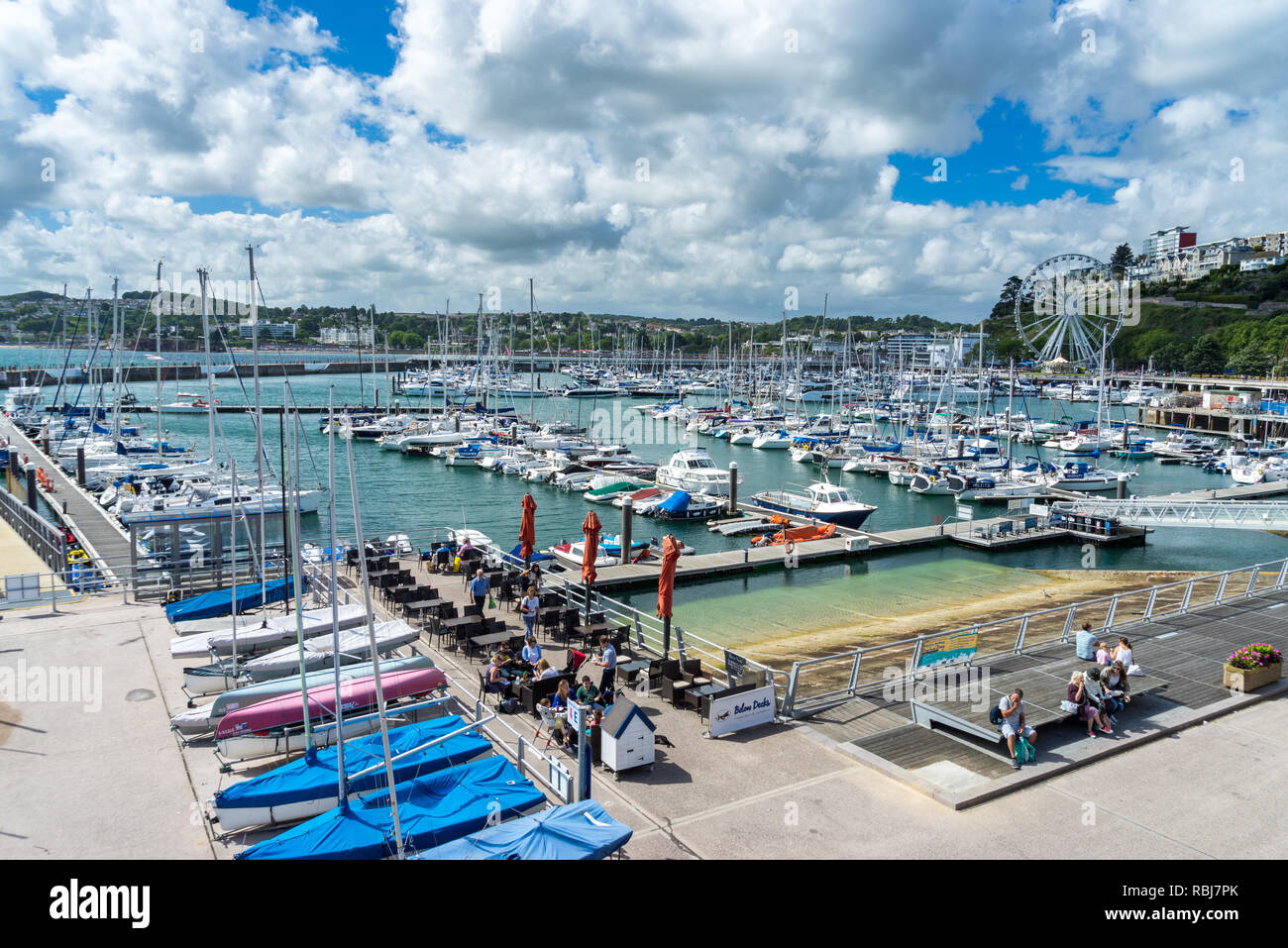 TORQUAY, Devon, England - 31. Juli 2017: Die Marina bei Torquay ein beliebtes Urlaubsziel in Devon, England Großbritannien Stockfoto