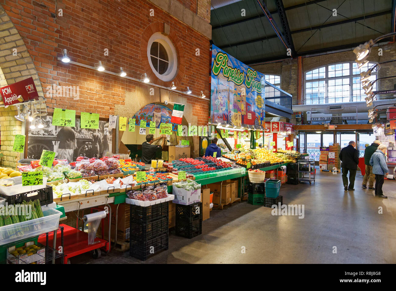 Obst und Gemüse in St Lawrence Markt in Toronto, Kanada Stockfoto