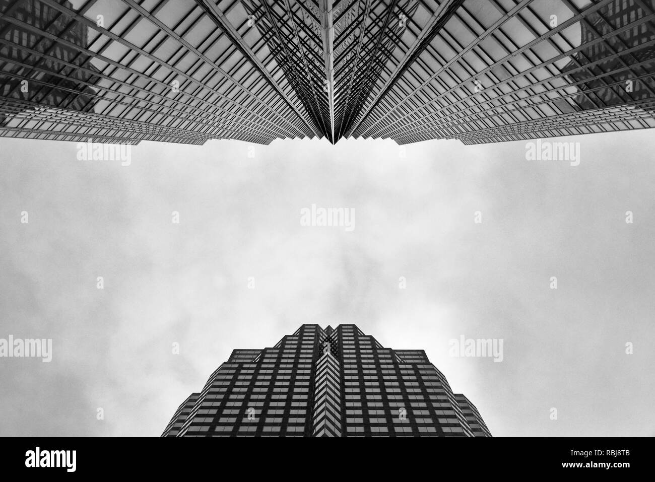 Suchen Sie in der Royal Bank of Canada (RBC) Gebäude South Plaza Tower und der TD Canada Trust Tower auf der Front Street in der Innenstadt von Toronto, Kanada Stockfoto