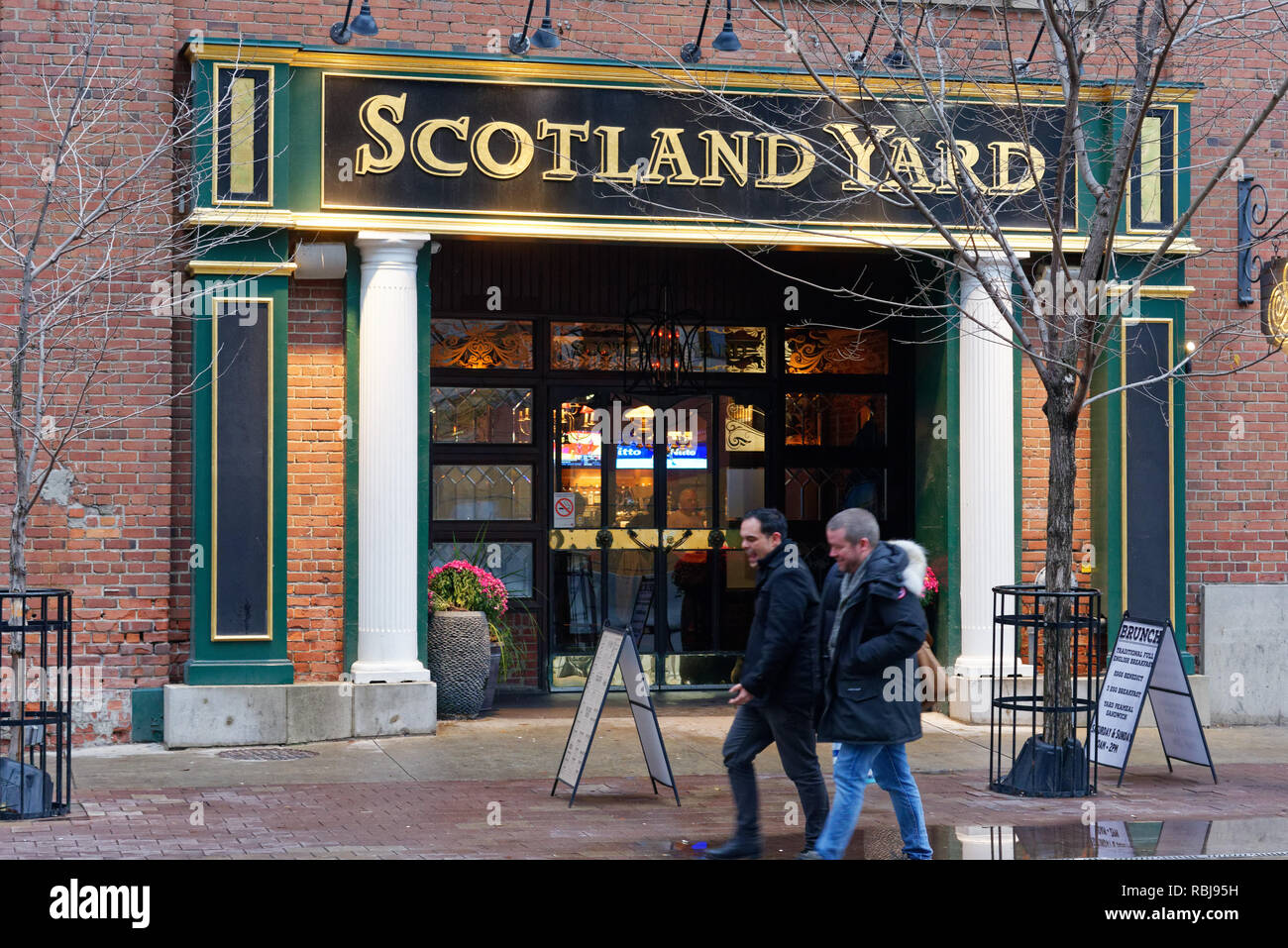 Die Scotland Yard Pub auf der Esplanade in Toronto, Kanada Stockfoto