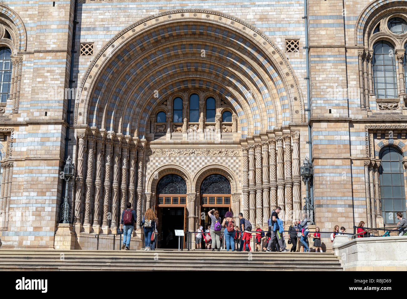 Eingang zum National History Museum in London. Stockfoto