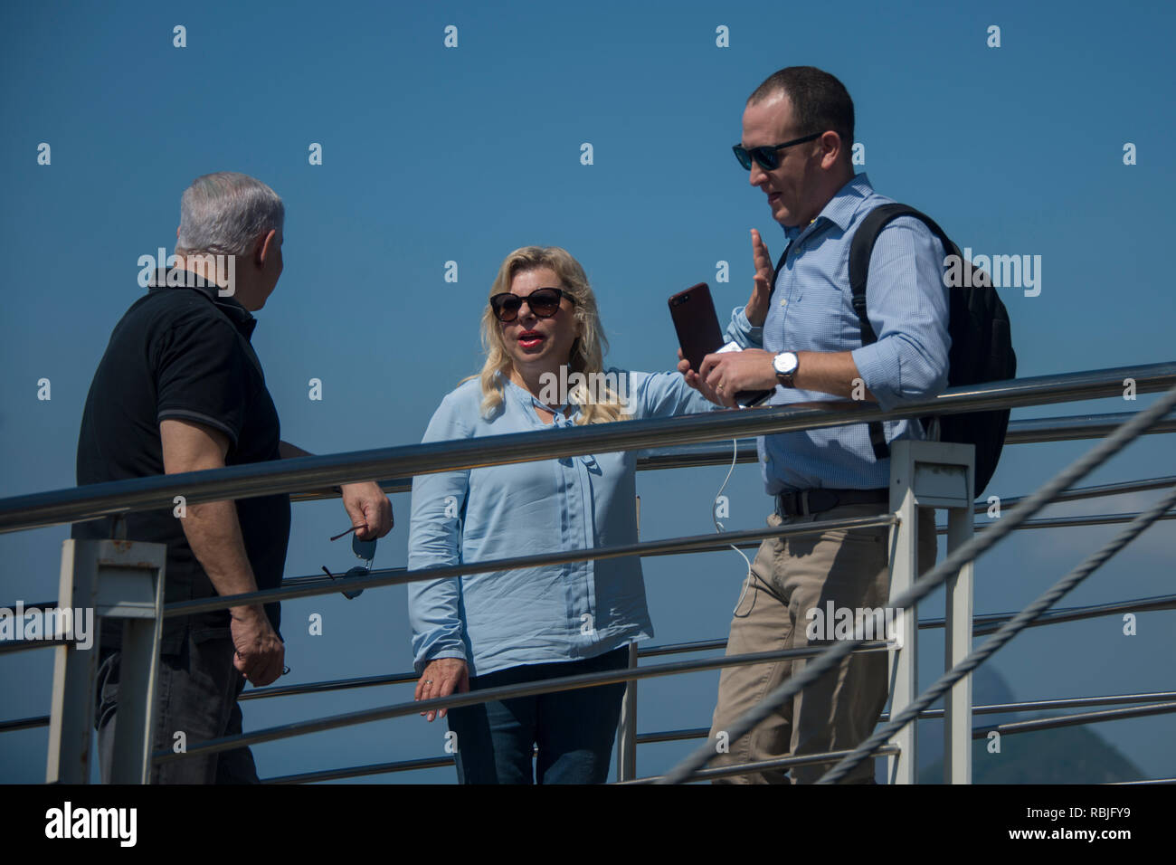 Benjamin Netanjahu und Frau Sara mit Freund Stockfoto