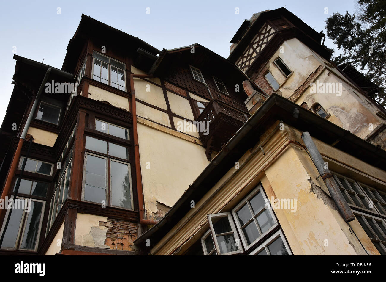 Vila Sinaia Dokumentarfilm, Carola, verlassenes Haus, in dem berühmten Geiger Yehudi Menuhin im Alter von 11 Jahren zwei Monate nahm Geigenunterricht von George Enescu Stockfoto