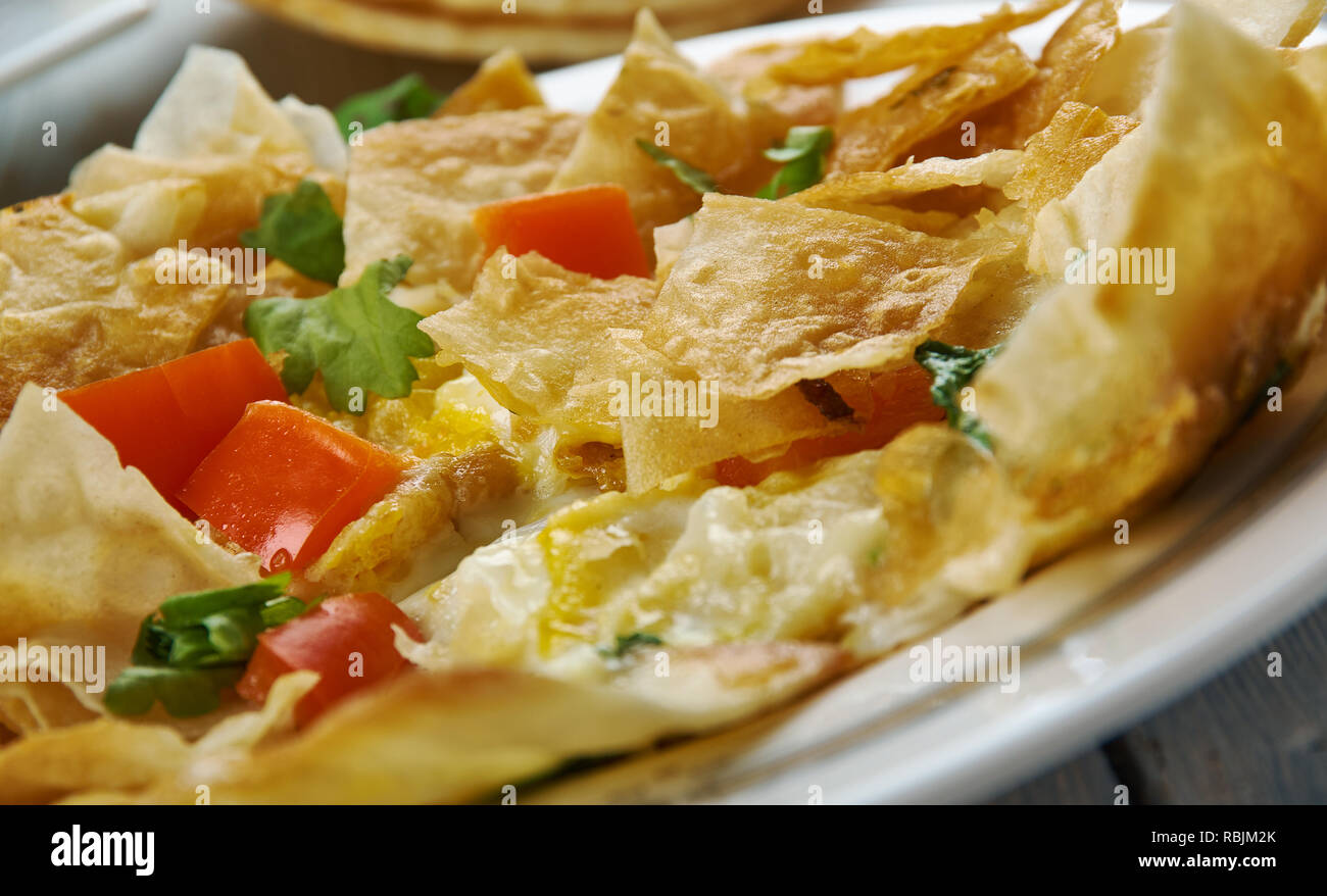 Migas, Tex-Mex-Küche, gewürfelte Zwiebeln, in Scheiben geschnitten ... Migas, Tex-Mex-Küche, gewürfelte Zwiebeln, in Scheiben geschnitten ...