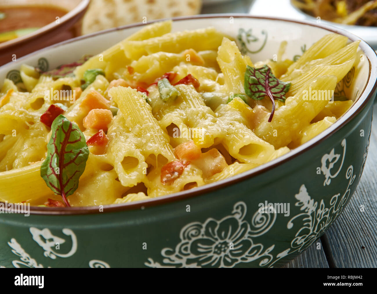 Cheesy Tex Mex Huhn penne, Tex-Mex-Küche, Traditionelle verschiedene ... Cheesy Tex Mex Huhn penne, Tex-Mex-Küche, Traditionelle verschiedene ...