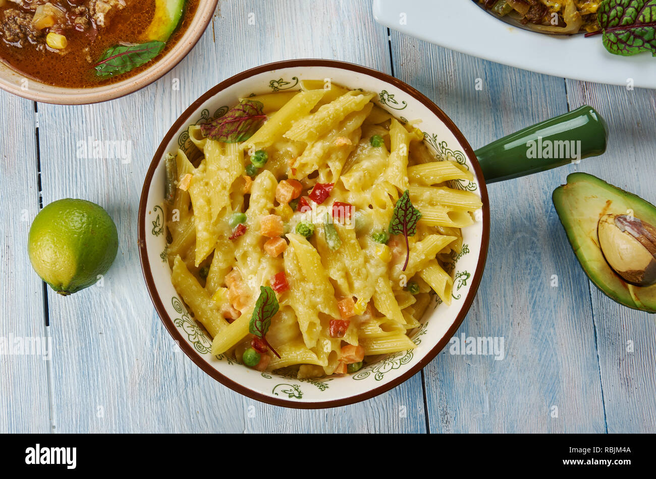 Cheesy Tex Mex Huhn penne, Tex-Mex-Küche, Traditionelle verschiedene ... Cheesy Tex Mex Huhn penne, Tex-Mex-Küche, Traditionelle verschiedene ...