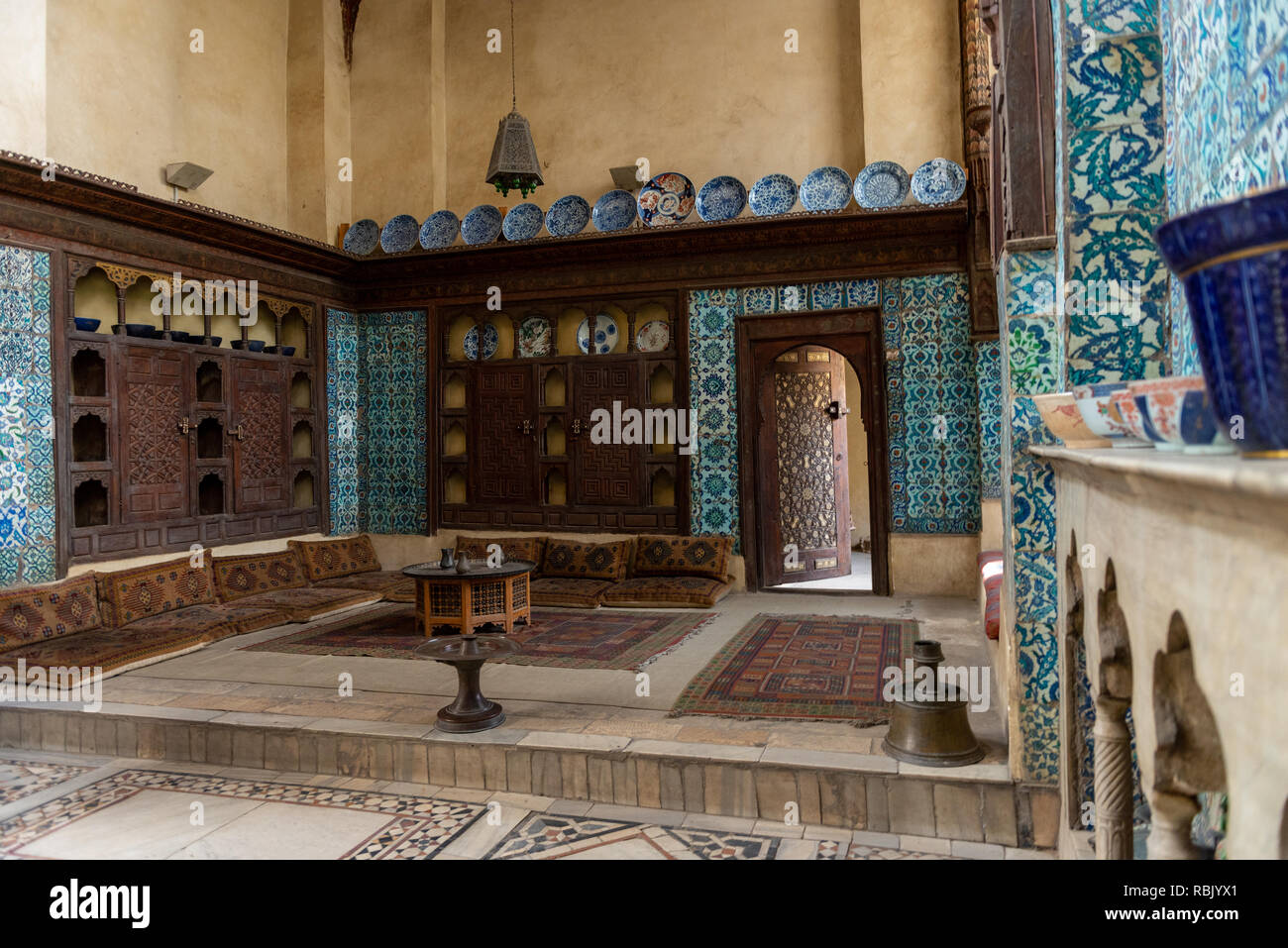 Innenraum im Bayt Al-Suhaymi, Haus der Suhaymi, ist eine alte osmanische Ära House Museum in das islamische Kairo, Ägypten. Es wurde ursprünglich im Jahr 1648 errichtet von Stockfoto