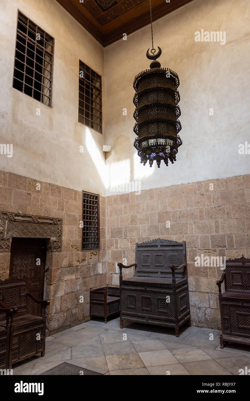 Innenraum im Bayt Al-Suhaymi, Haus der Suhaymi, ist eine alte osmanische Ära House Museum in das islamische Kairo, Ägypten. Es wurde ursprünglich im Jahr 1648 errichtet von Stockfoto