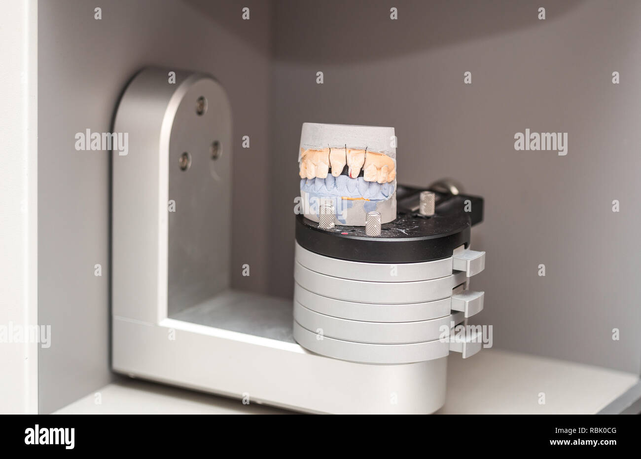 Dental molding zum 3D-Scannen vorbereitet. 3D-Prothese Scanner. Stockfoto